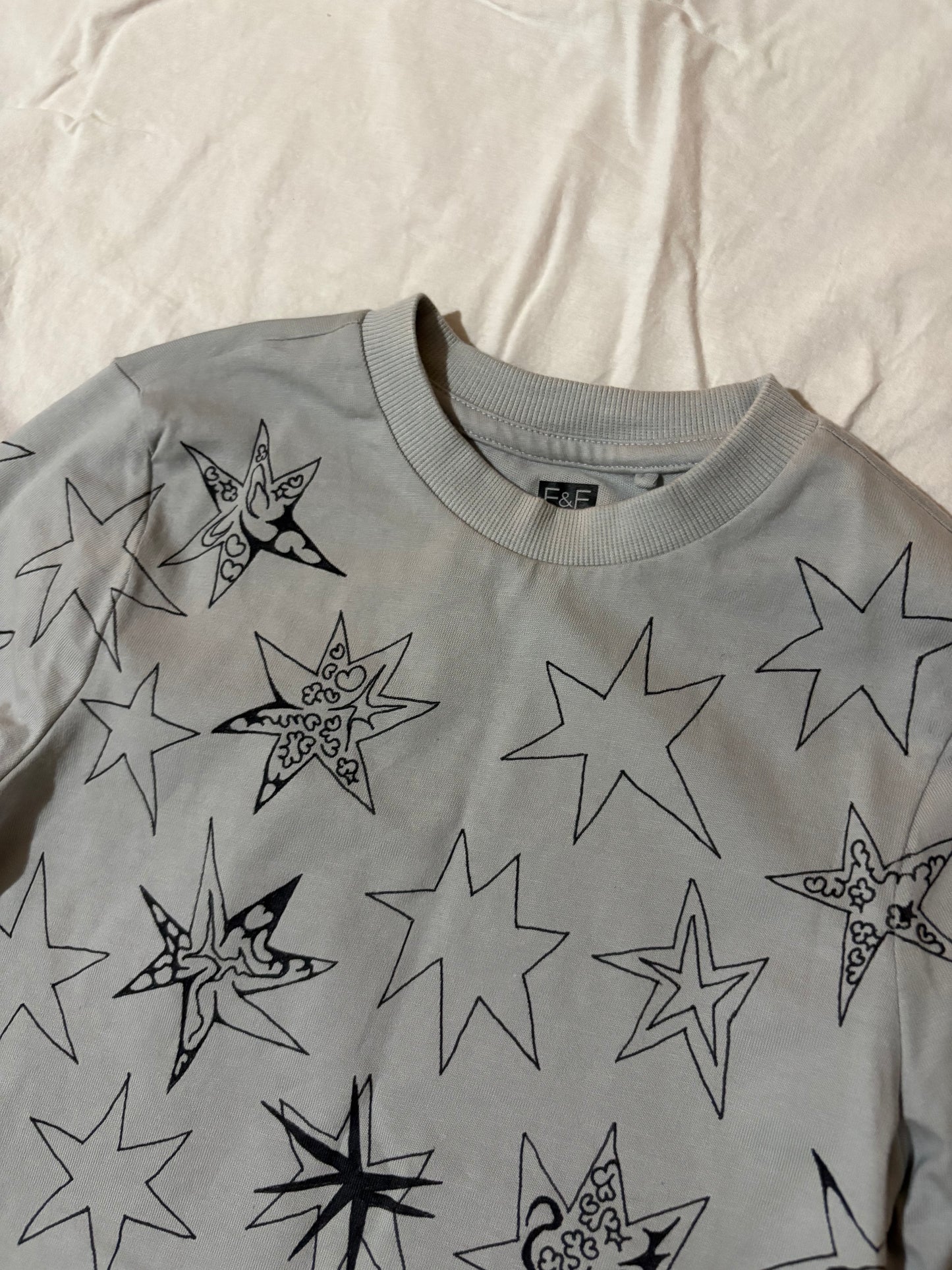 Ručne kreslené tričko, 2025