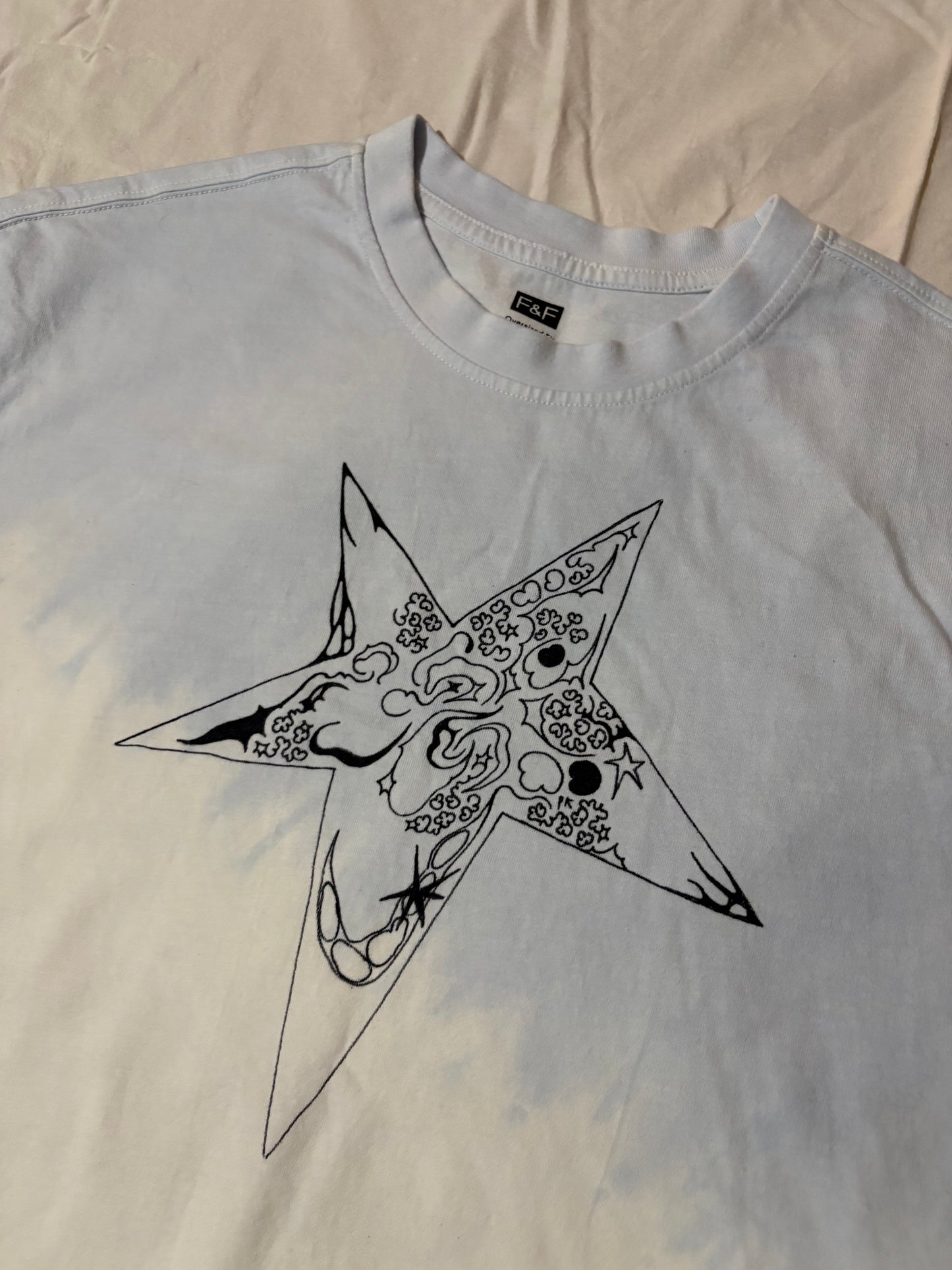 Ručne kreslené tričko, 2025